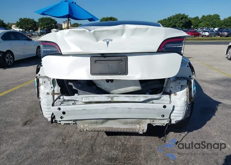 2022 Tesla Model 3 Rear-Wheel Drive z USA, uszkodzony, nr VIN 5YJ3E1EA6NF329736